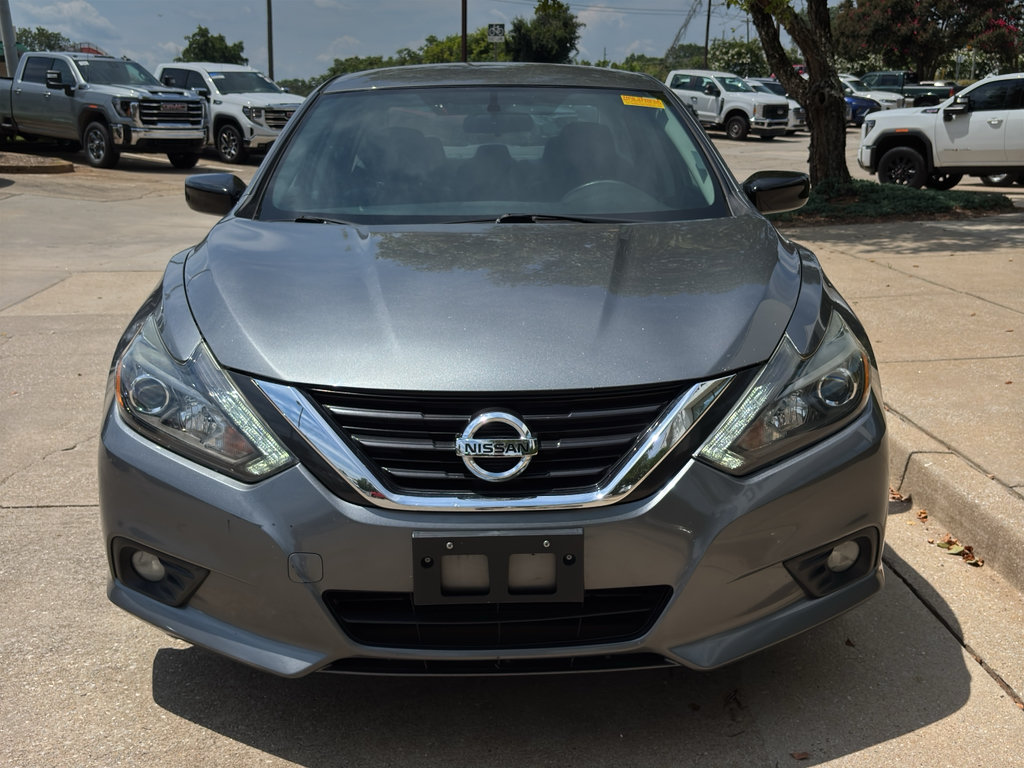 Used 2017 Nissan Altima 2.5 SR w/ Midnight Edition Package FWD image 3