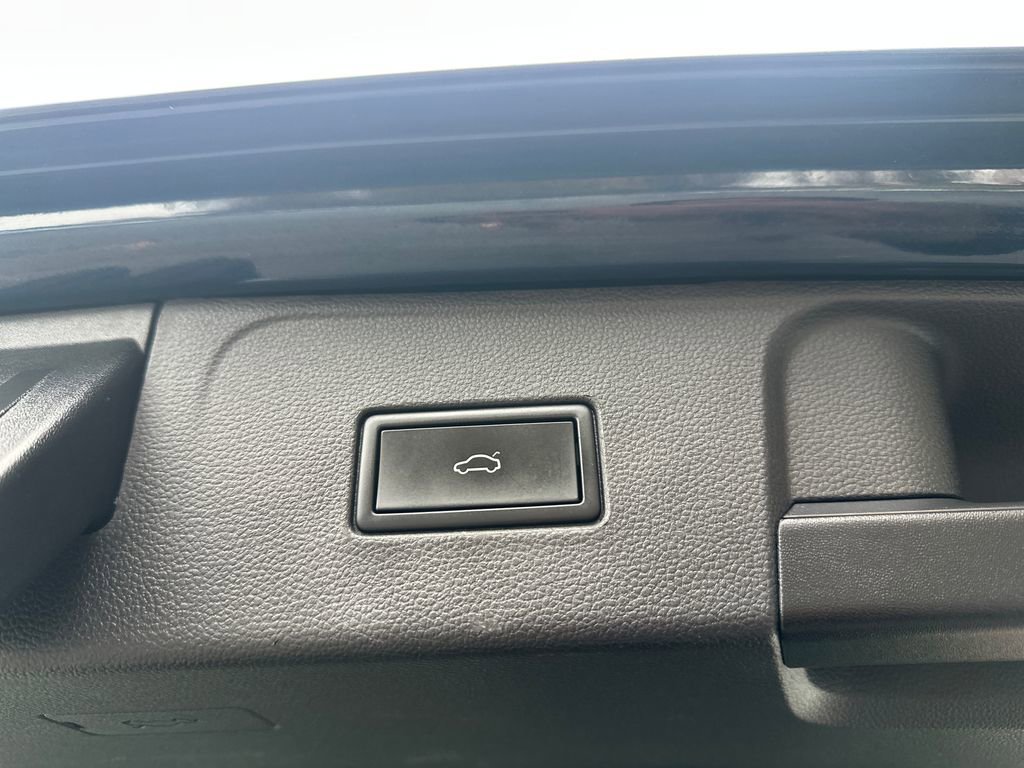 Certified 2022 Volkswagen Atlas SE image 16