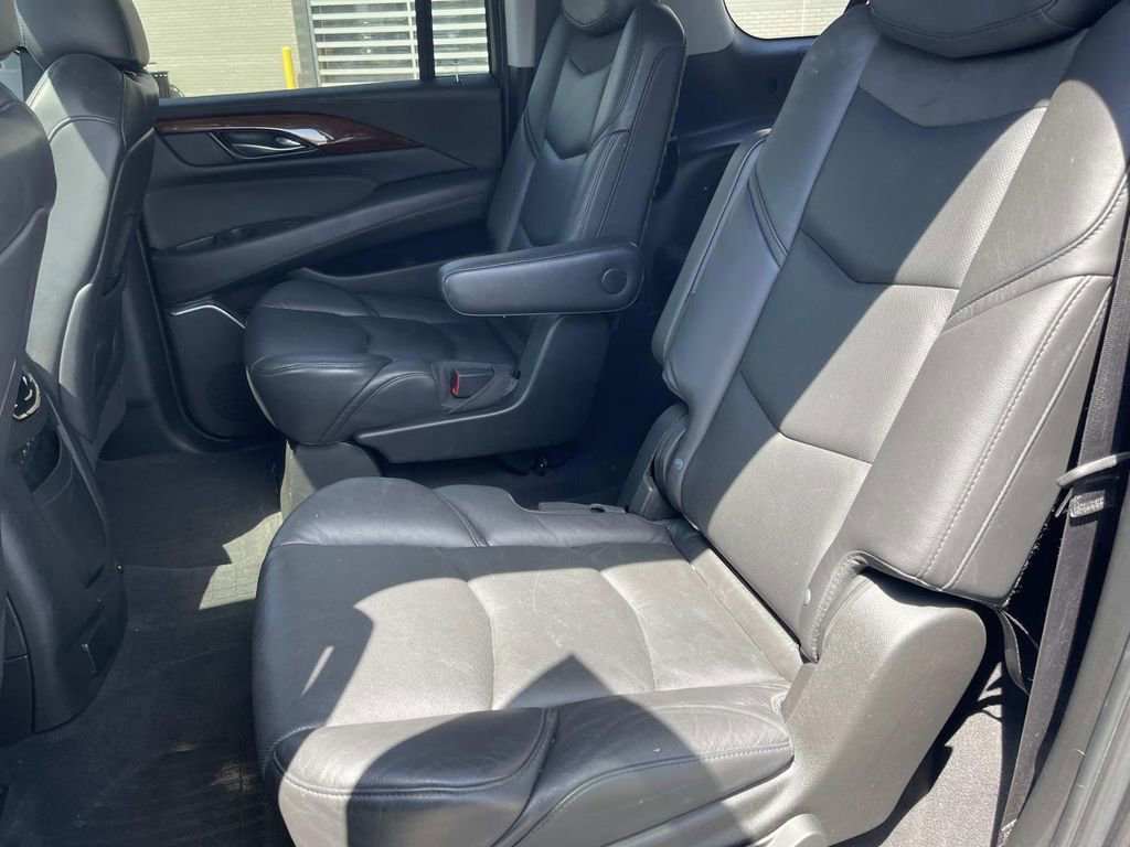 Used 2019 Cadillac Escalade ESV Luxury AWD/4WD image 18