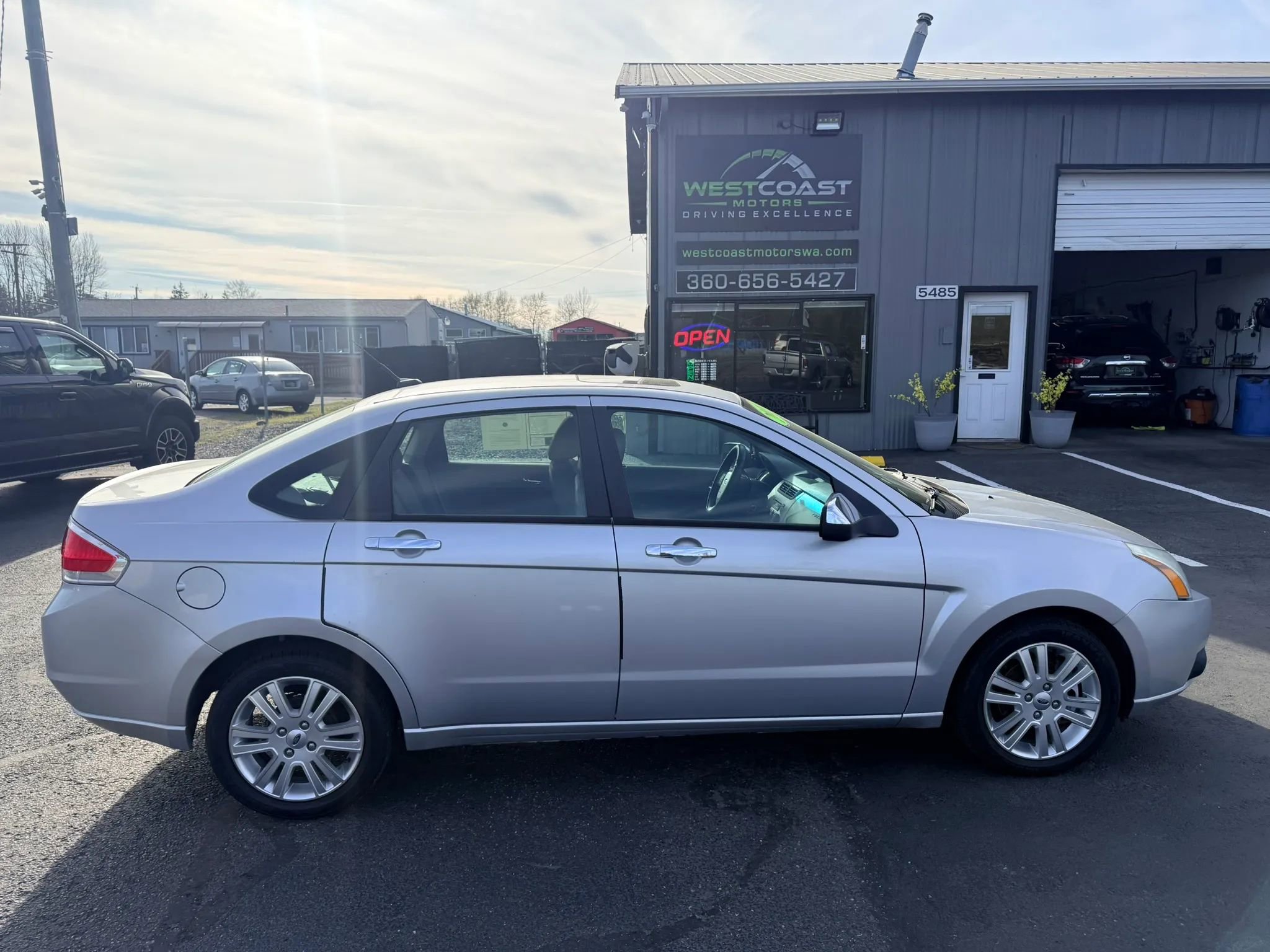 Used 2010 Ford Focus SEL FWD image 8