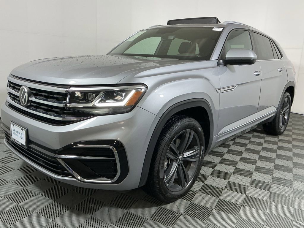 Used 2020 Volkswagen Atlas Cross Sport SE w/ Panoramic Sunroof Package image 2