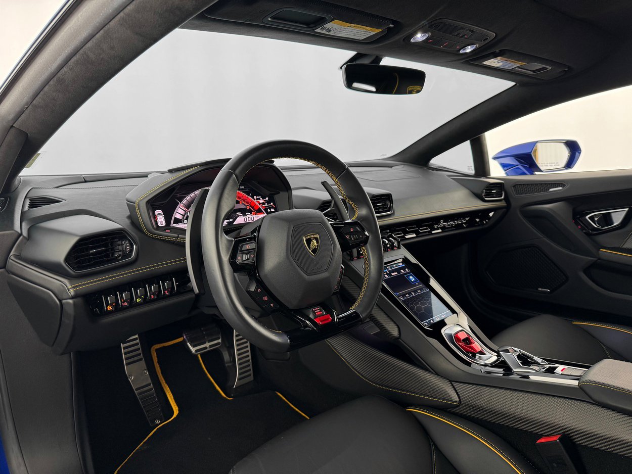 Used 2020 Lamborghini Huracan EVO image 18