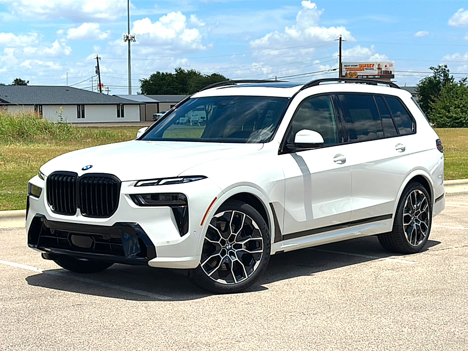 New 2027 BMW X7 xDrive40i w/ M Sport Package AWD/4WD image 2