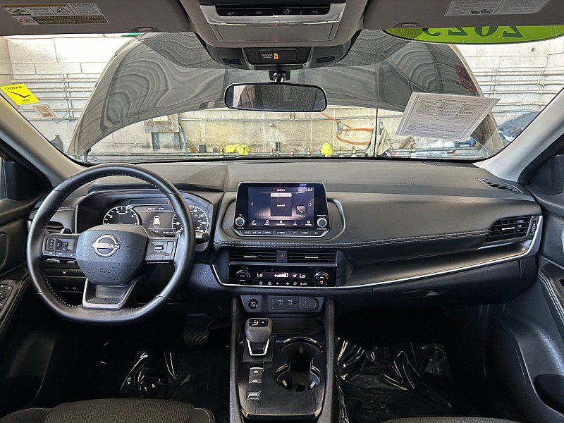Used 2025 Nissan Rogue SV FWD image 19