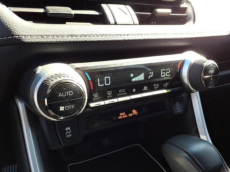 Used 2024 Toyota RAV4 XLE image 28