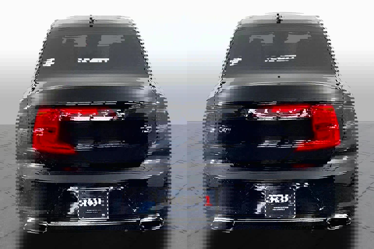 Used 2018 Volvo S90 T6 Momentum image 5