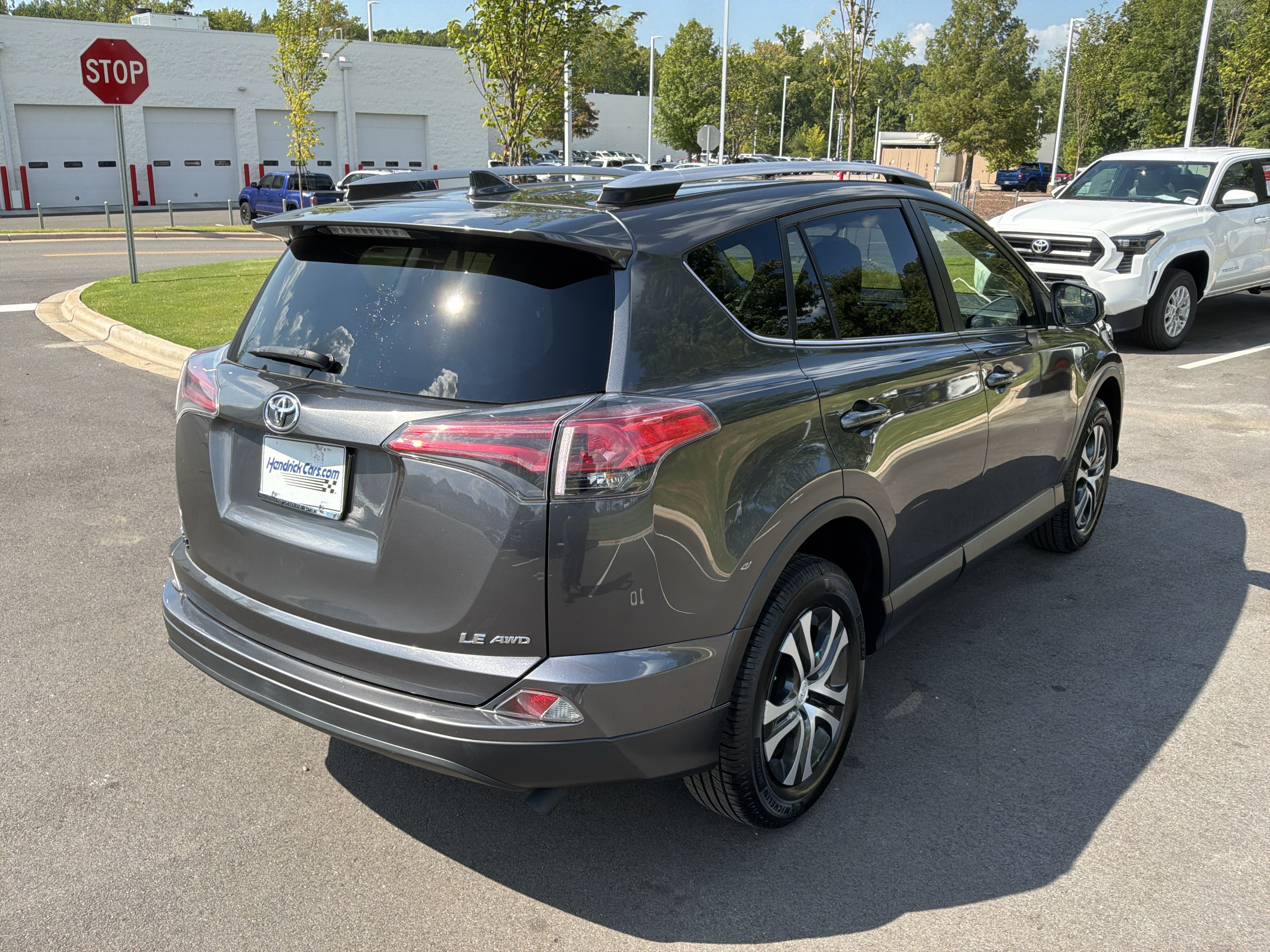 Used 2016 Toyota RAV4 LE AWD/4WD image 10