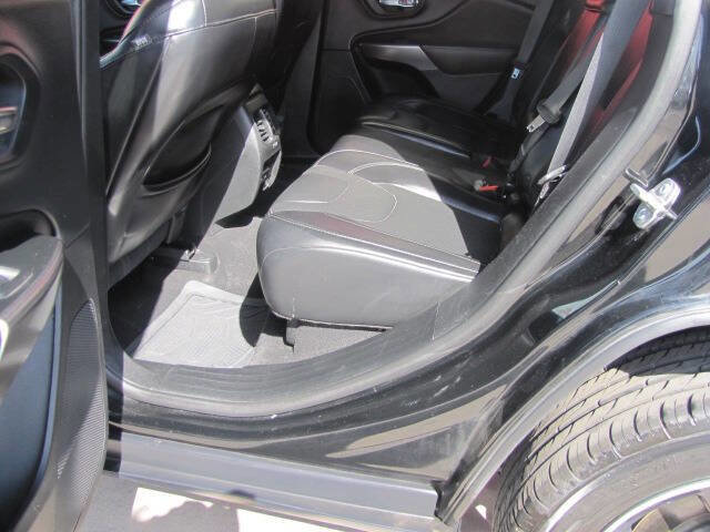 Used 2019 Jeep Cherokee Limited image 14