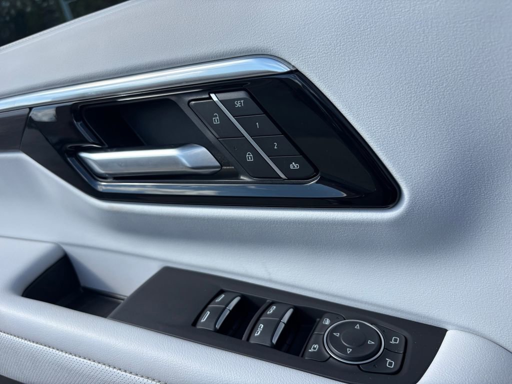 New 2025 Chevrolet Suburban Premier image 15