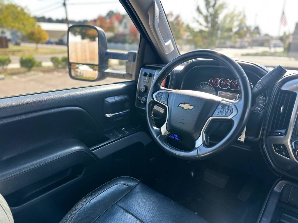 Used 2015 Chevrolet Silverado 2500 LTZ AWD/4WD image 10