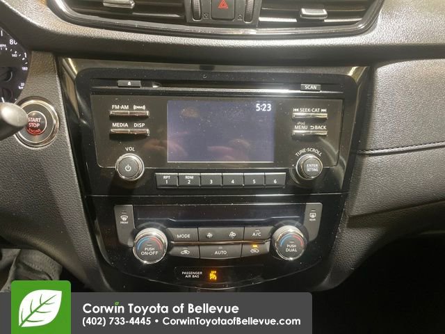 Used 2017 Nissan Rogue SV image 18