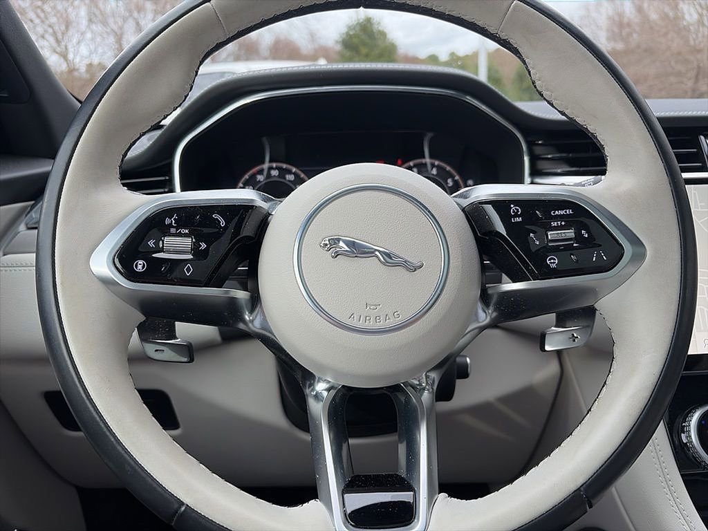 Used 2025 Jaguar F-PACE R-Dynamic S image 10