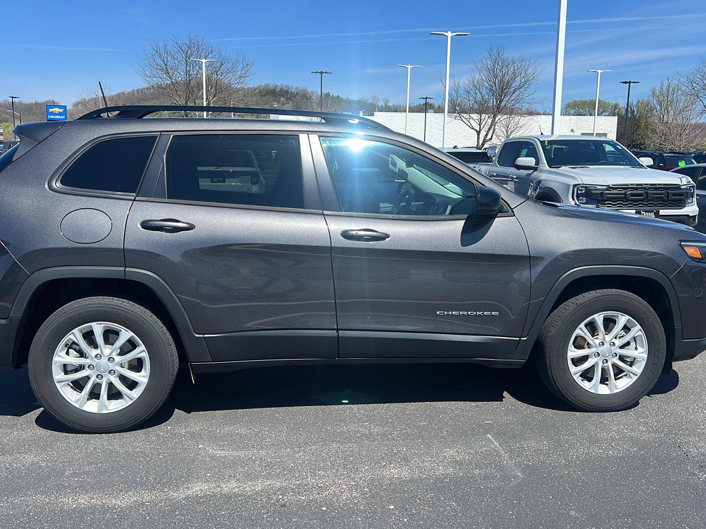 Used 2022 Jeep Cherokee Latitude Lux image 4