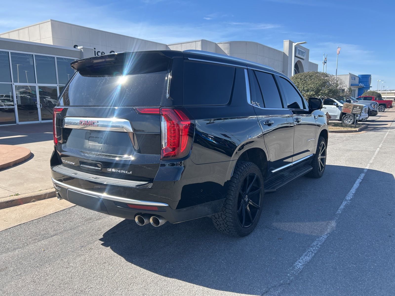 Used 2024 GMC Yukon Denali w/ Advanced Technology Package image 5