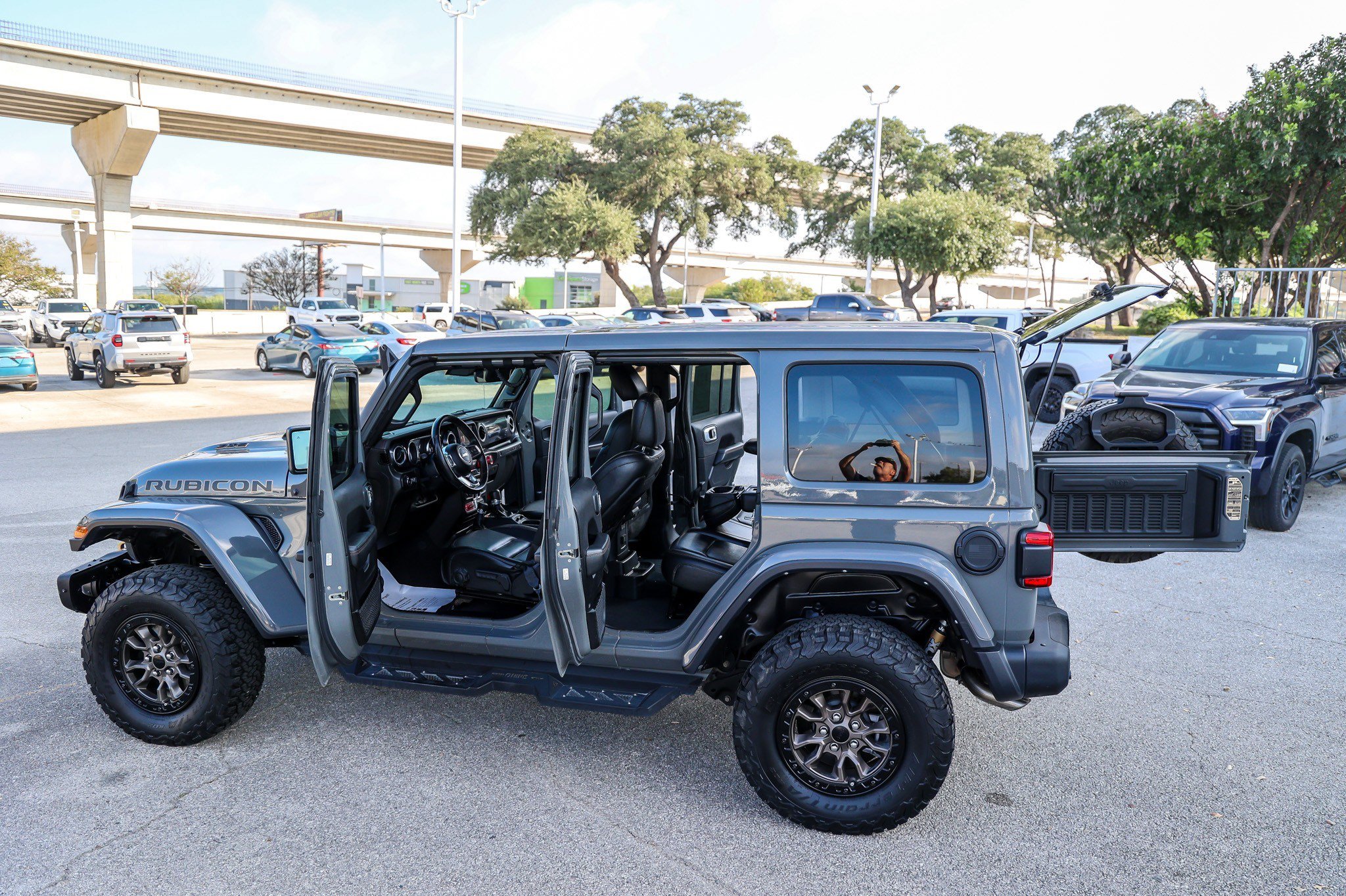 Used 2022 Jeep Wrangler Unlimited Rubicon w/ Trailer Tow Package AWD/4WD image 12