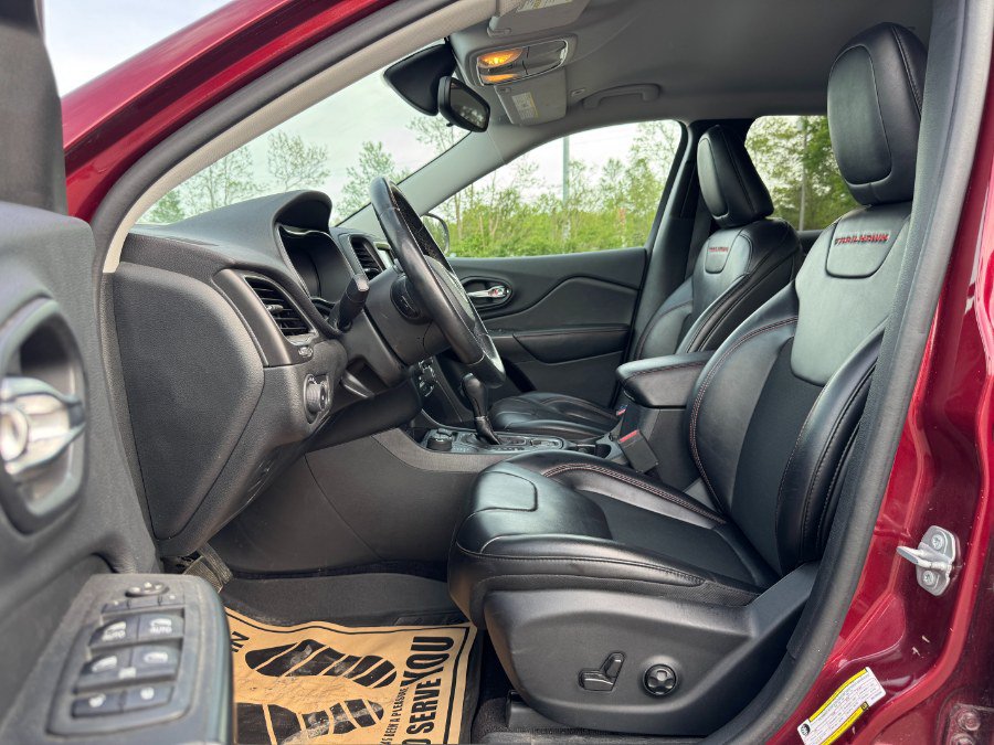 Used 2019 Jeep Cherokee Trailhawk AWD/4WD image 15