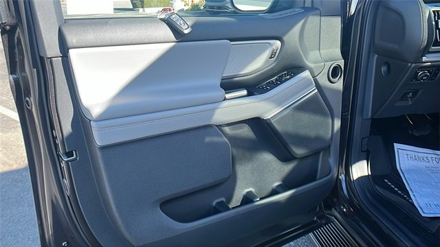 New 2025 Ford Expedition Active image 12