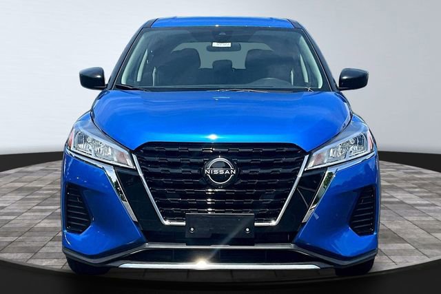 Used 2025 Nissan Kicks Play S FWD image 2