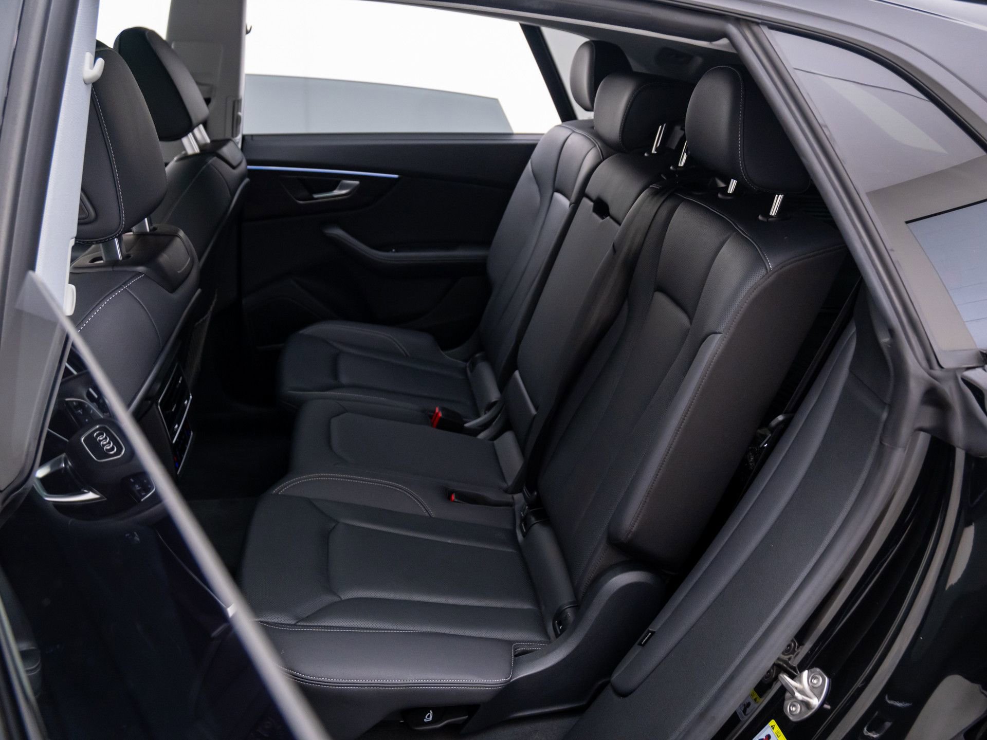 Used 2023 Audi Q8 Premium Plus image 17