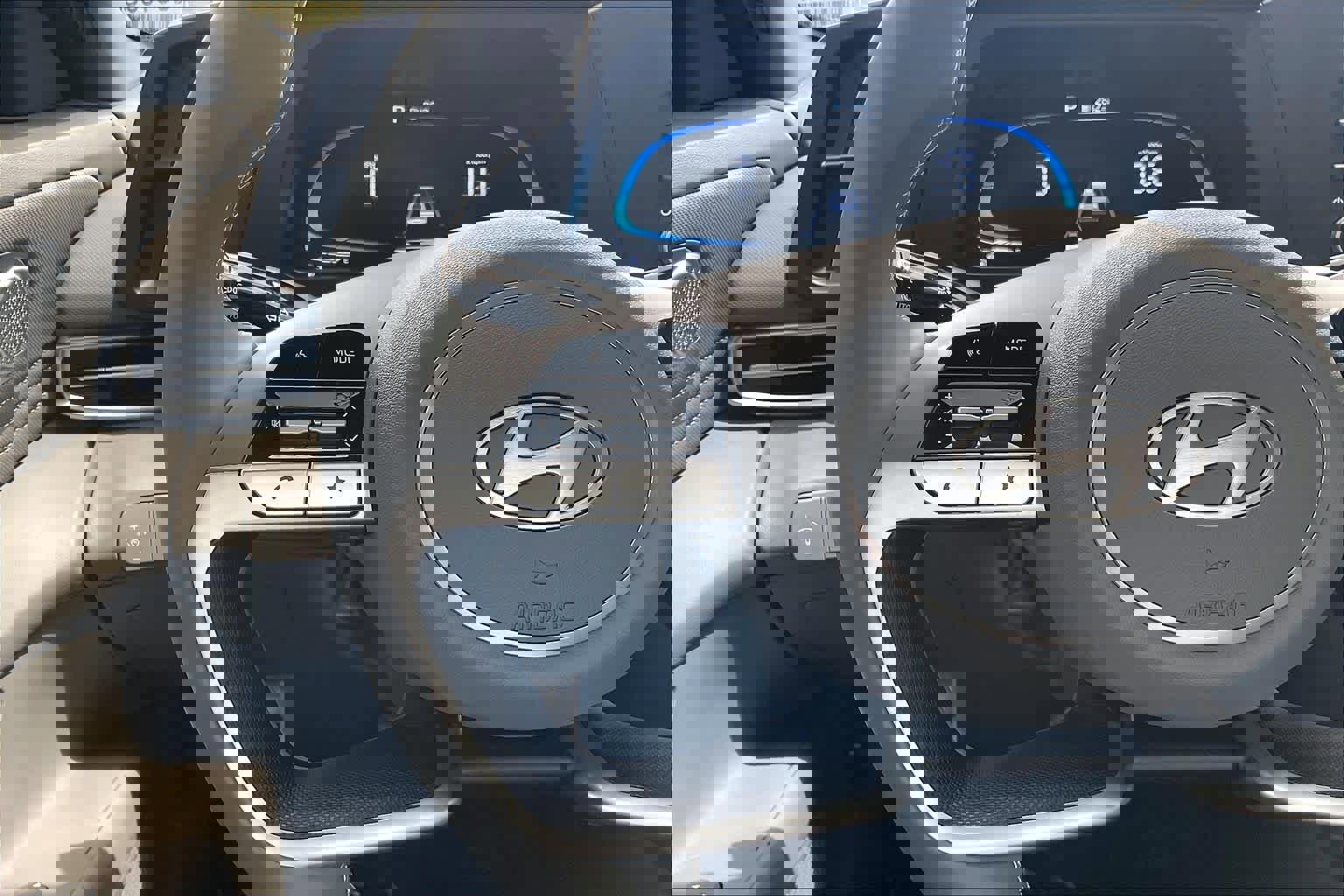 Certified 2025 Hyundai Elantra Sport image 24