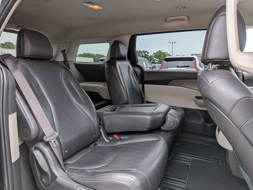 Used 2023 Kia Carnival LX FWD image 26