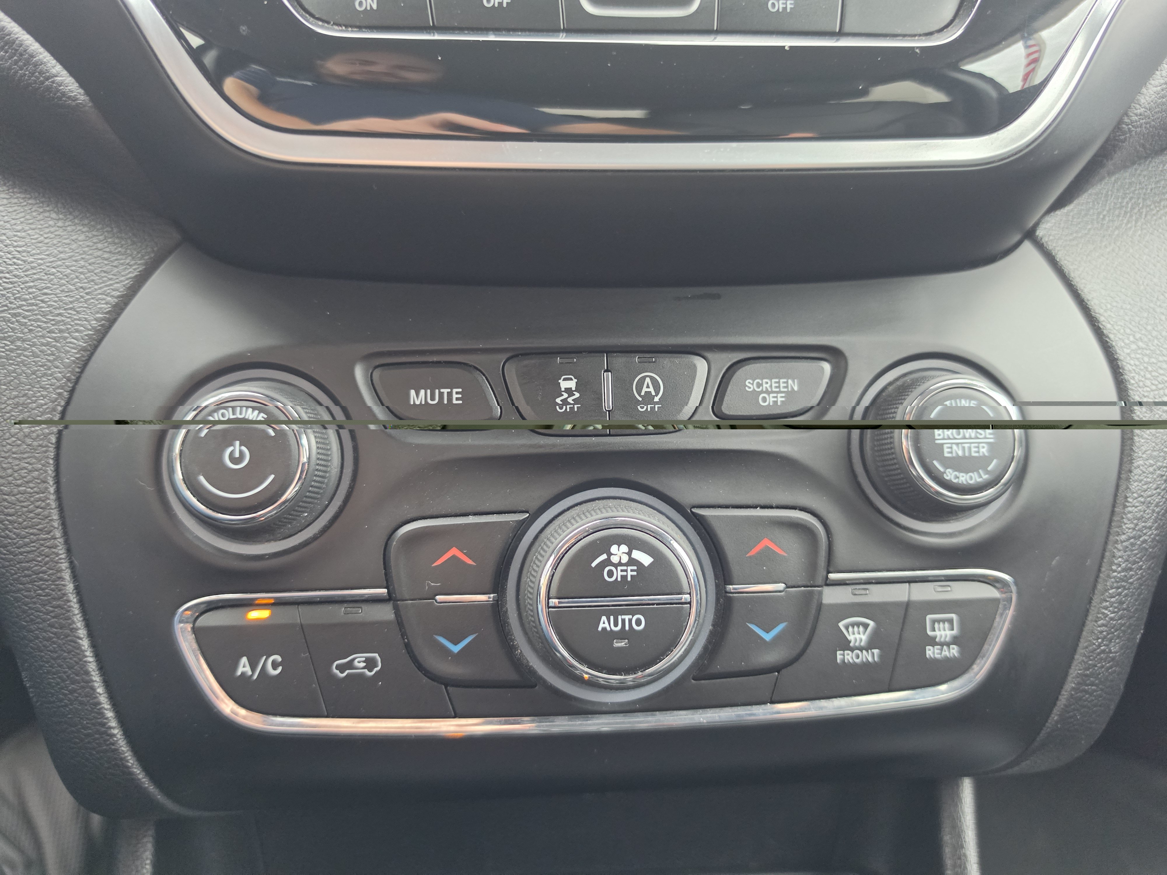 Used 2019 Jeep Cherokee Limited w/ Luxury Group AWD/4WD image 29