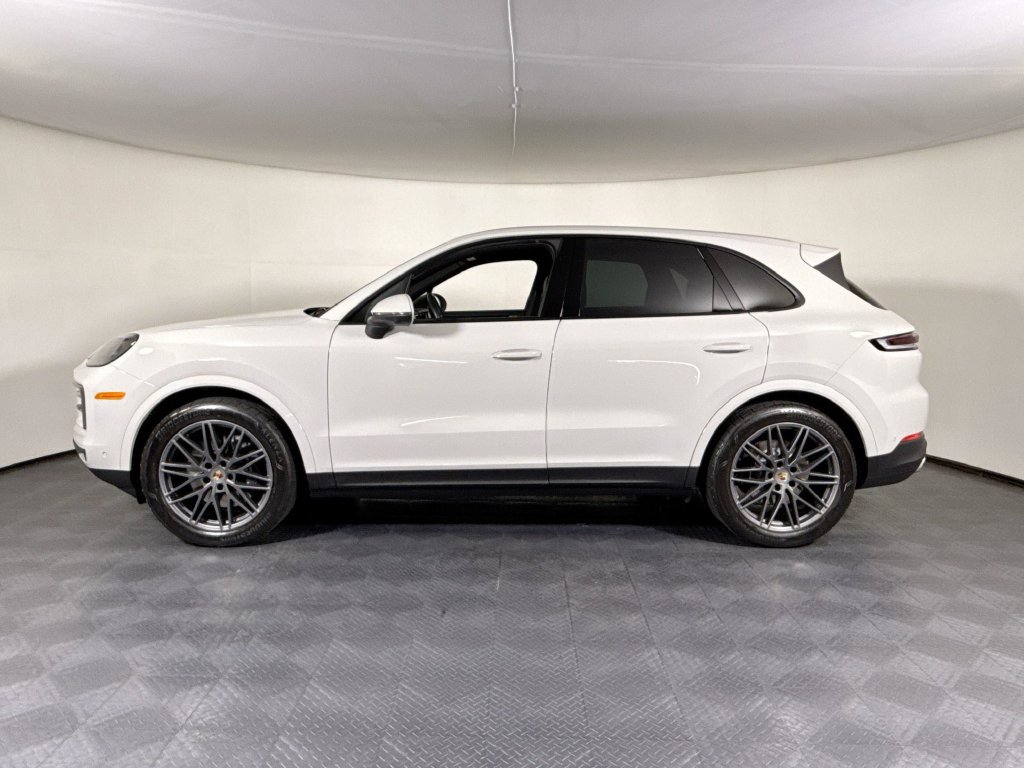 Certified 2025 Porsche Cayenne AWD/4WD image 2
