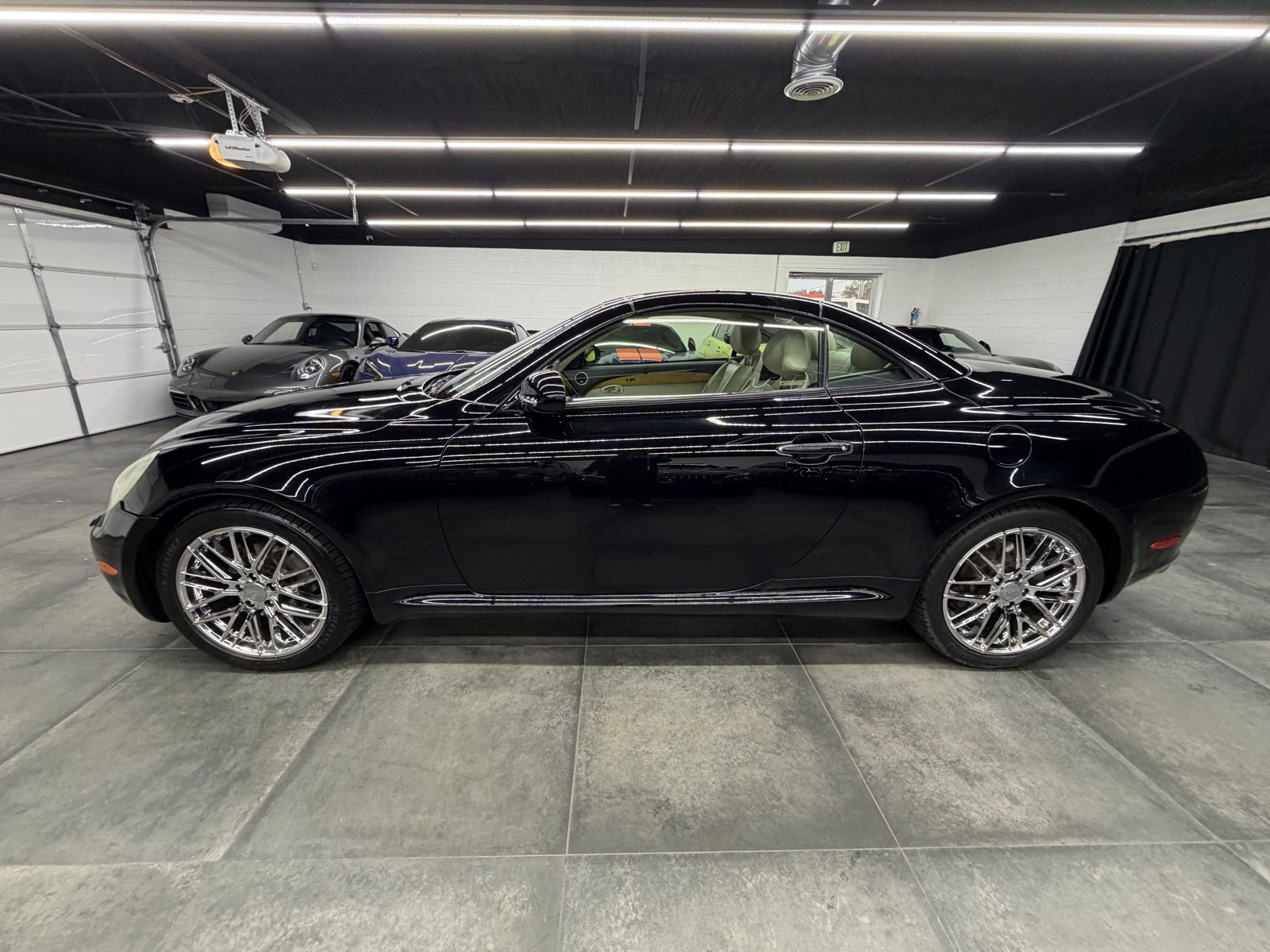 Used 2002 Lexus SC 430 Convertible image 3