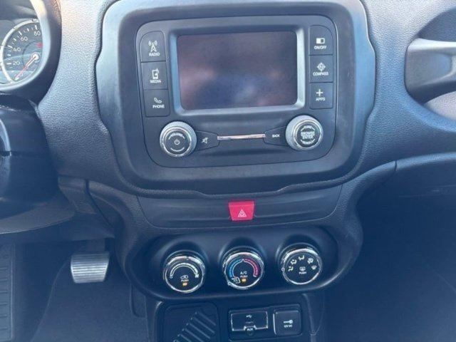 Used 2016 Jeep Renegade Latitude FWD image 24