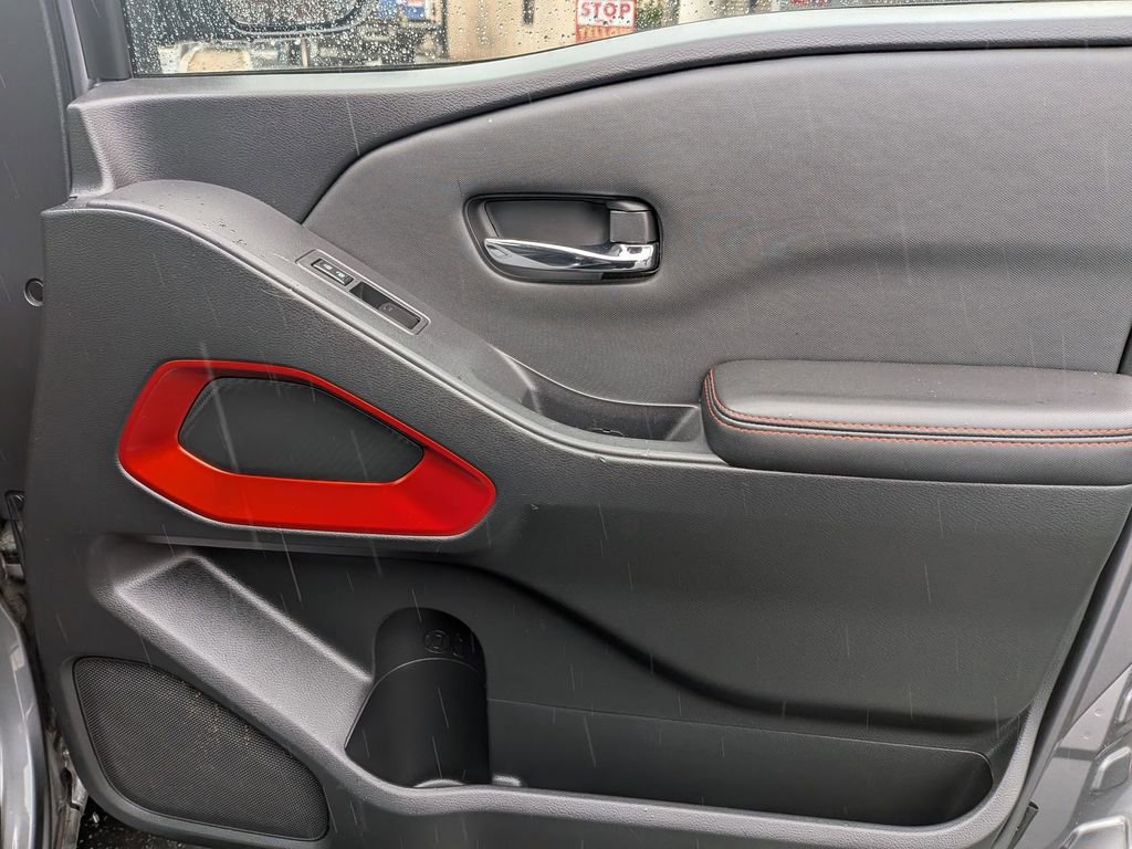 Used 2024 Nissan Frontier PRO-4X image 31