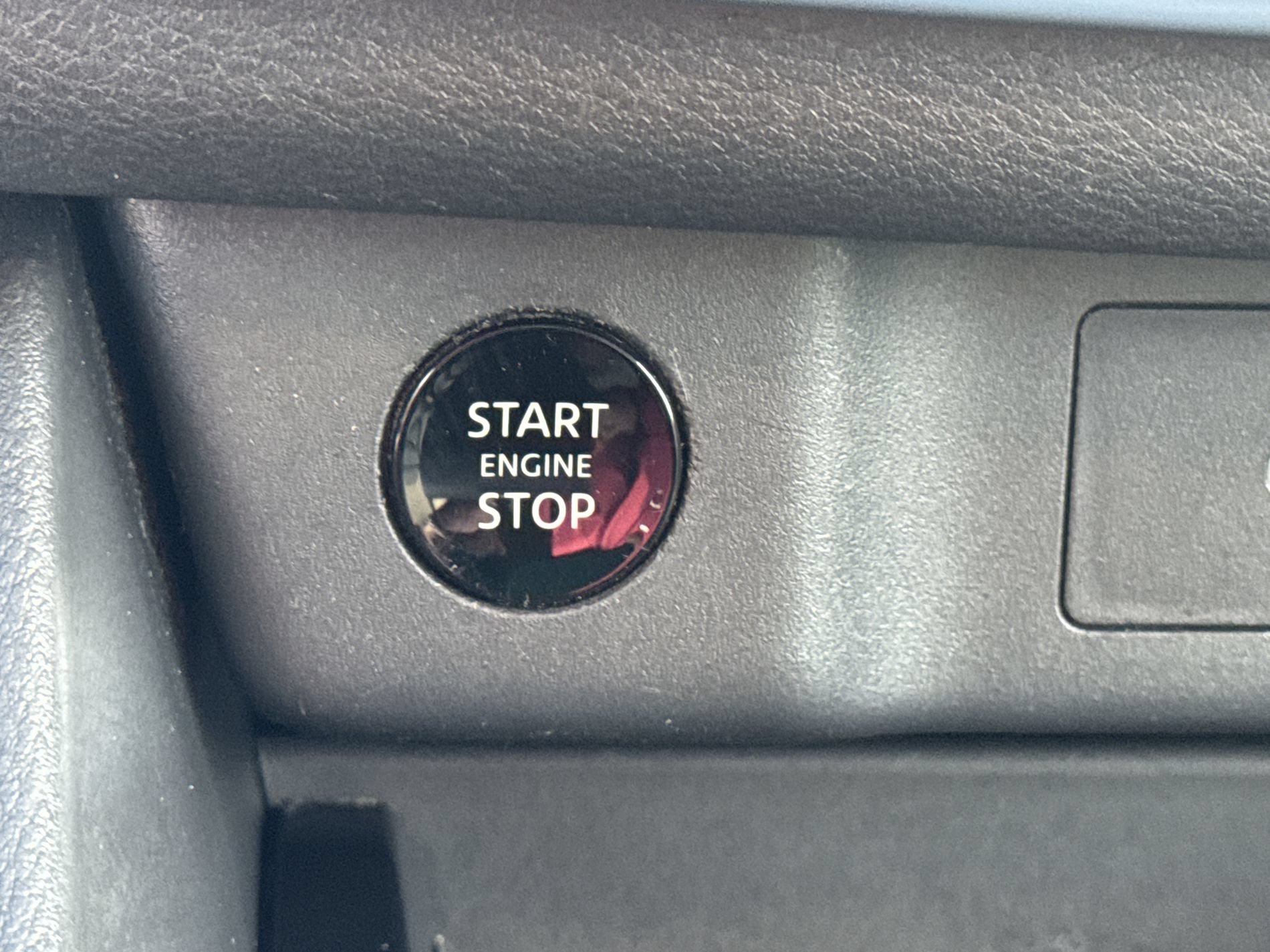 Used 2024 Nissan Rogue SV w/ SV Premium Package FWD image 28