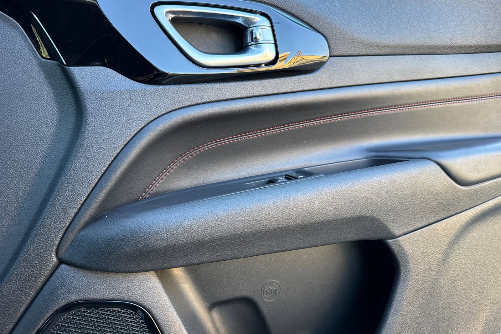 Used 2024 Jeep Compass Trailhawk image 20