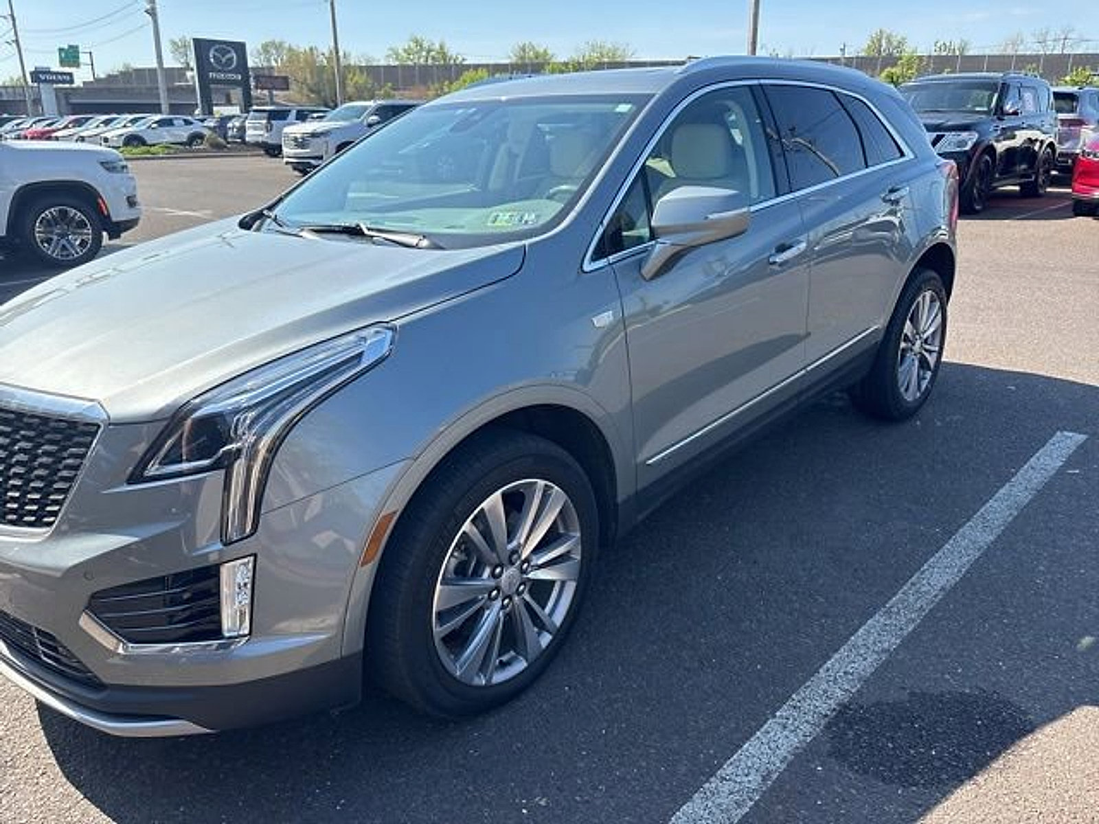 Certified 2023 Cadillac XT5 Premium Luxury FWD image 2