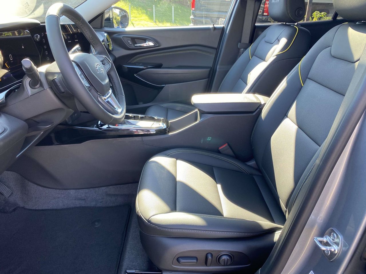 New 2026 Chevrolet Trax ACTIV w/ Sunroof Package FWD image 14