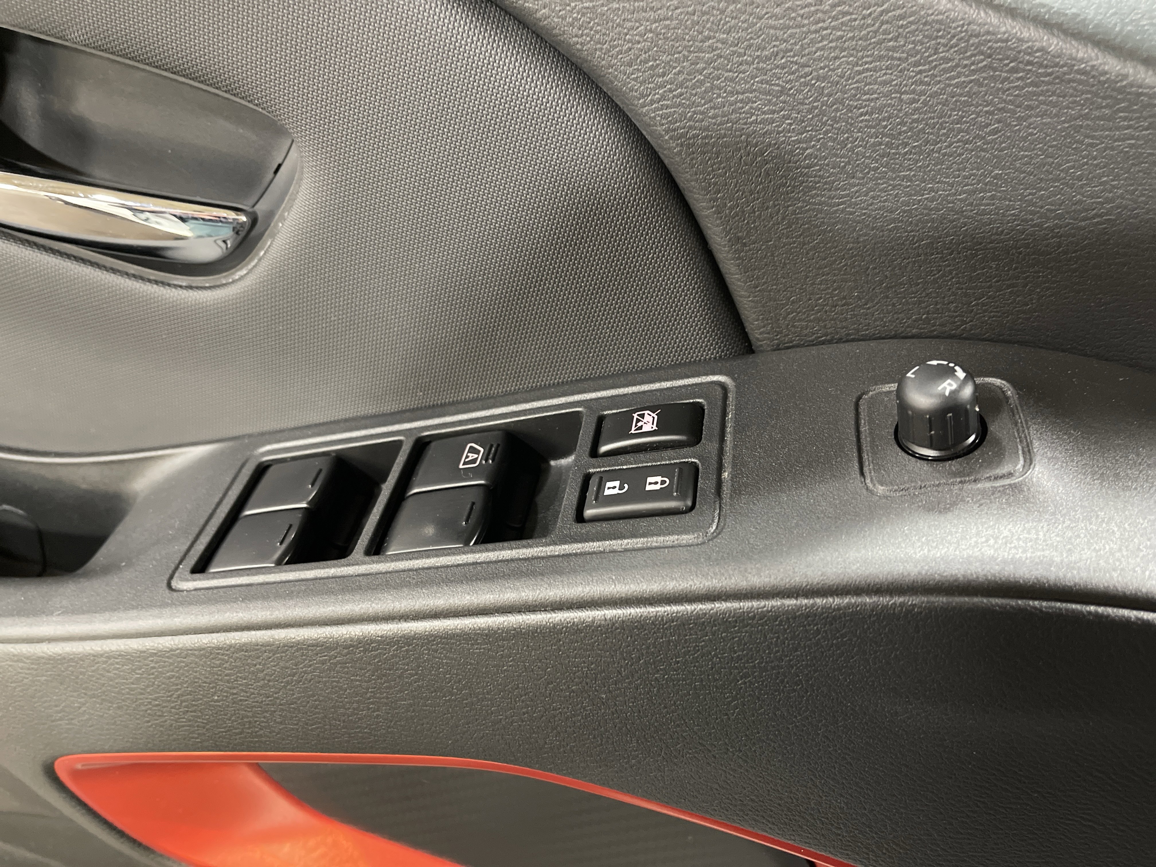 Used 2024 Nissan Frontier PRO-4X w/ Pro Convenience Package image 11