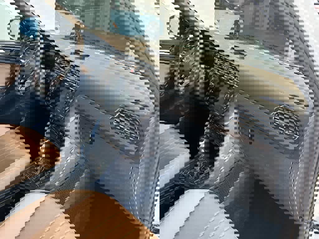 Certified 2023 Volkswagen Tiguan SE R-Line image 22