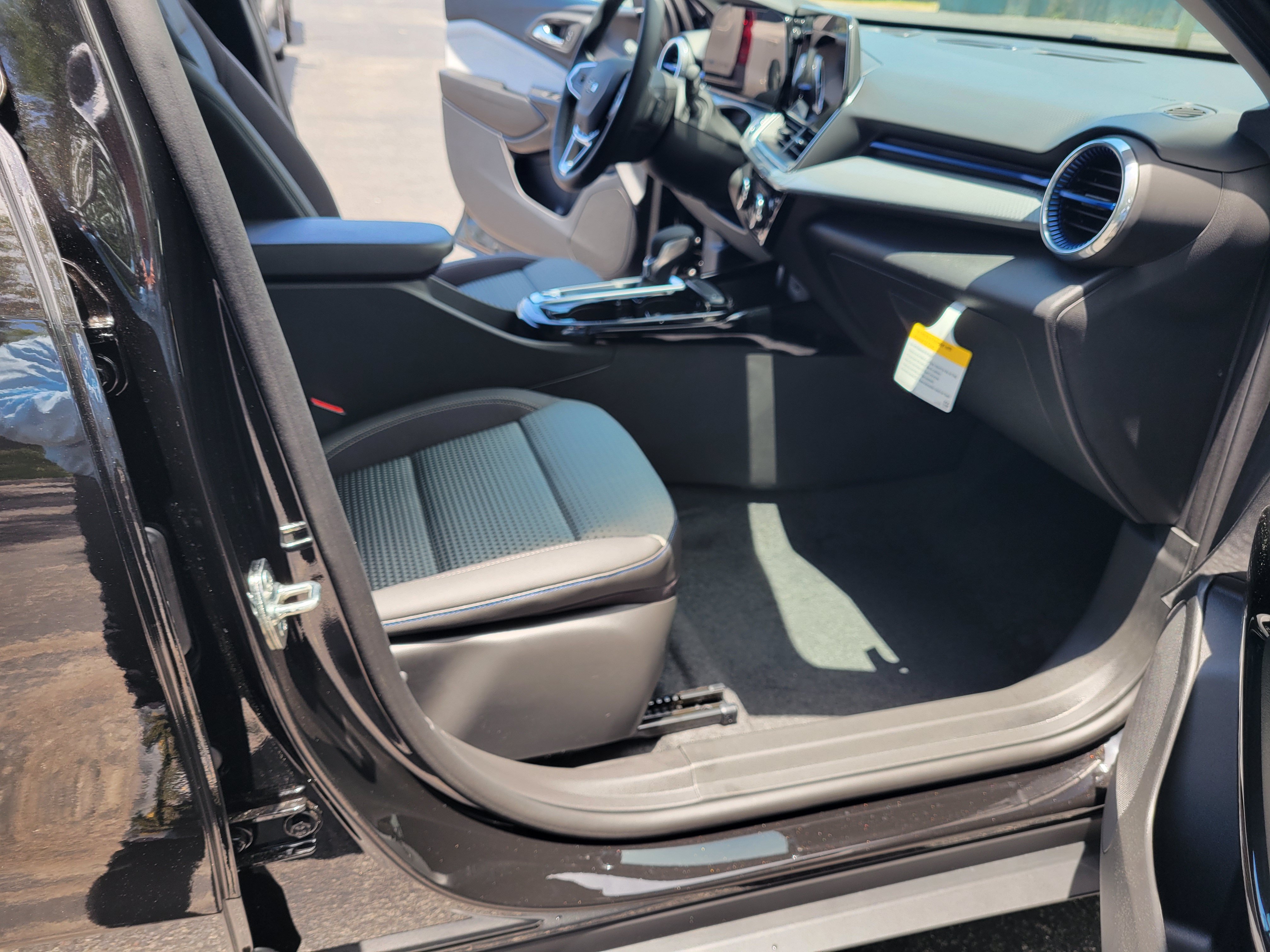 New 2026 Chevrolet Trax LT w/ Driver Confidence Package FWD image 27