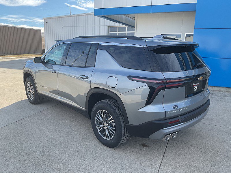 New 2026 Chevrolet Traverse LT image 8