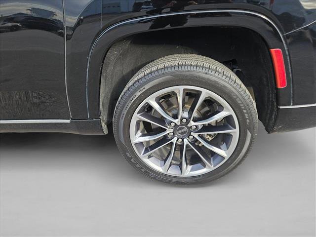 Used 2023 Jeep Wagoneer L Series III w/ Premium Group I image 9