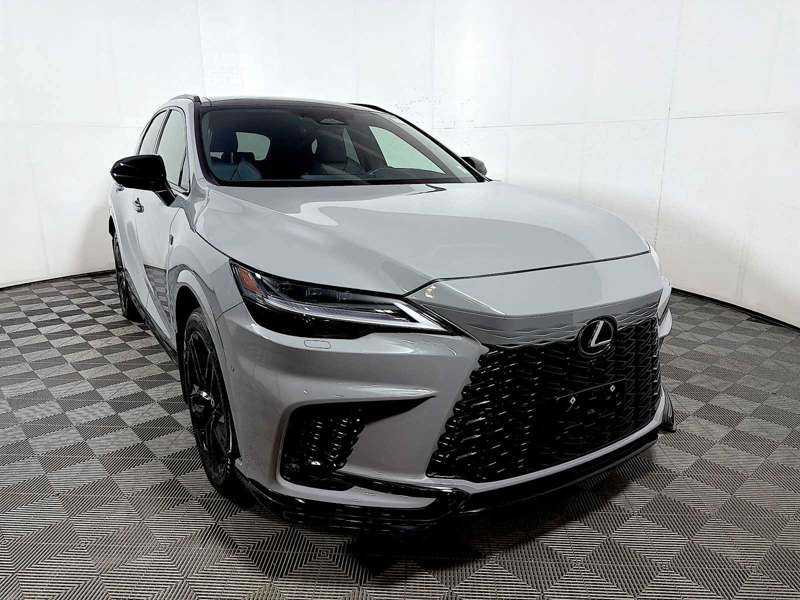 Used 2025 Lexus RX 500h F Sport AWD/4WD image 2