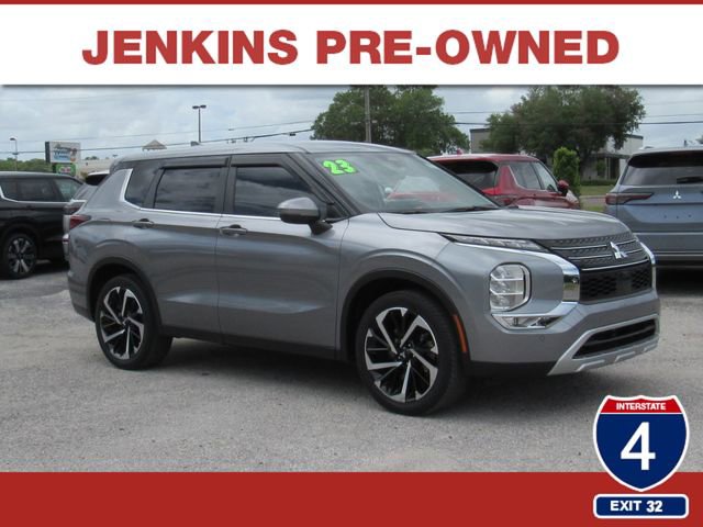 Used 2023 Mitsubishi Outlander SE image 1