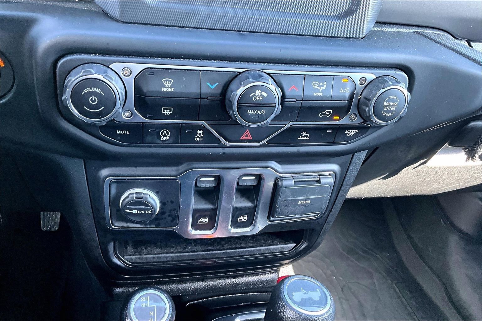 Used 2023 Jeep Wrangler Sport S image 15