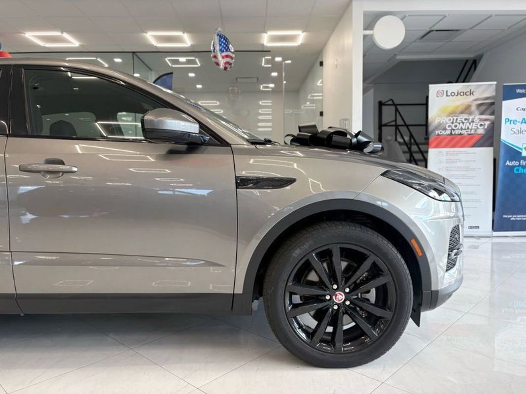 Used 2022 Jaguar E-PACE SE image 8