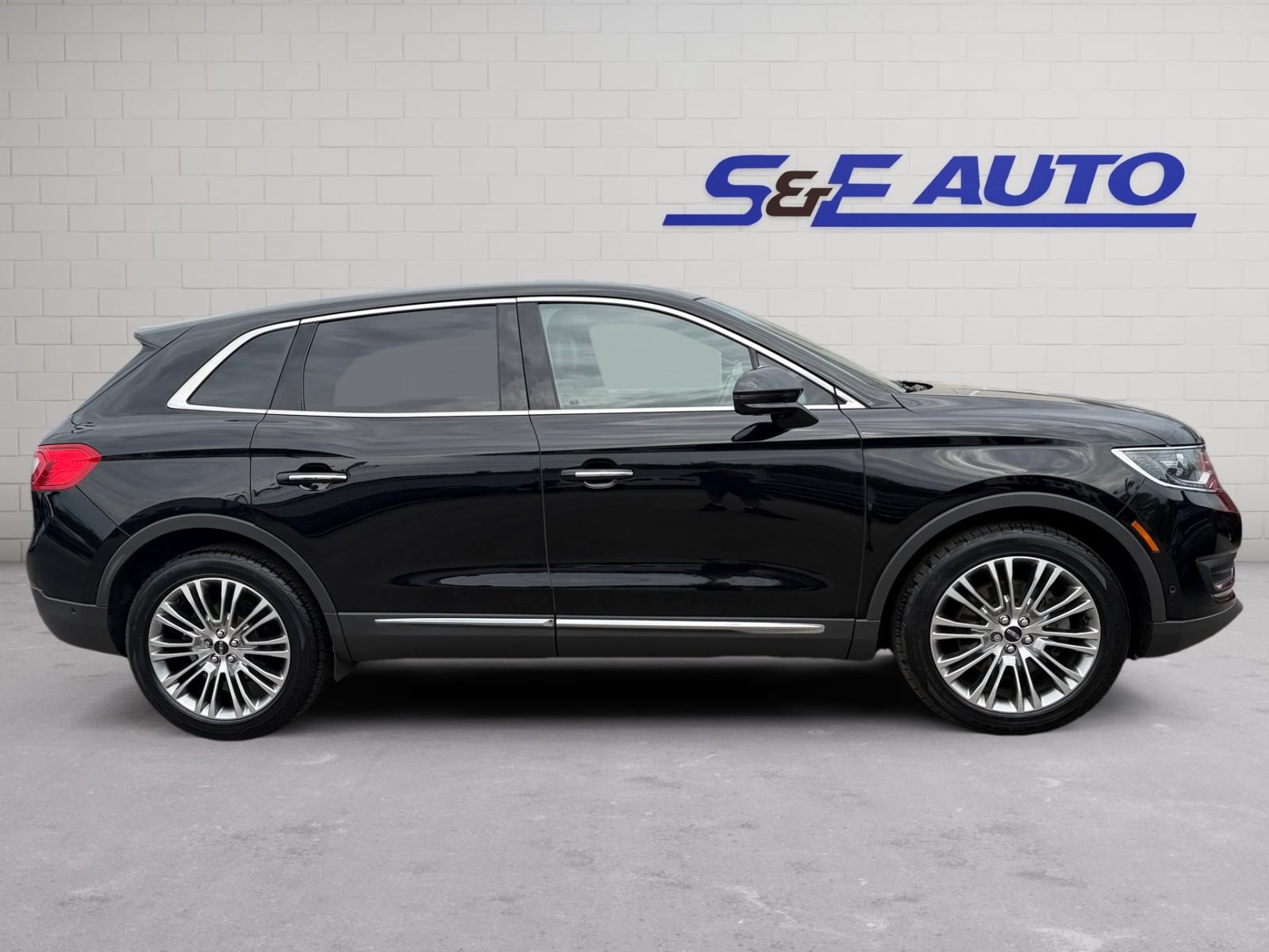 Used 2018 Lincoln MKX Reserve AWD/4WD image 5