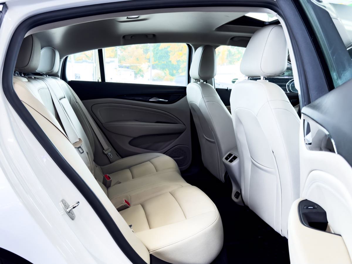 Used 2019 Buick Regal Essence w/ Driver Confidence Package I image 29