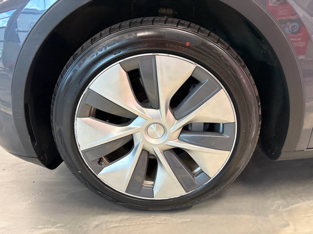 Used 2020 Tesla Model Y Long Range image 22