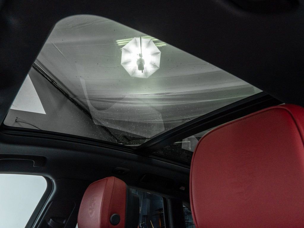 Used 2025 Porsche Macan image 27