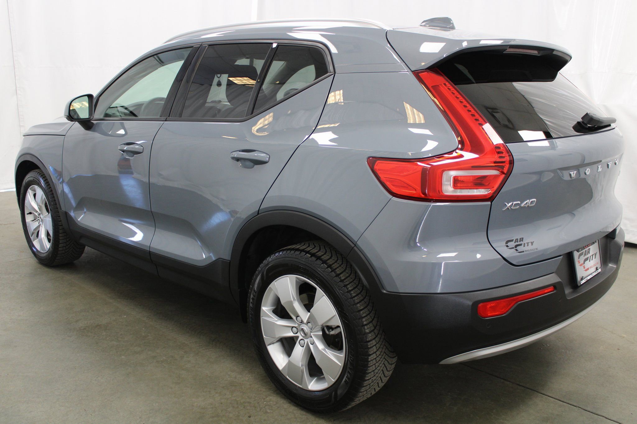 Used 2021 Volvo XC40 T5 Momentum image 8