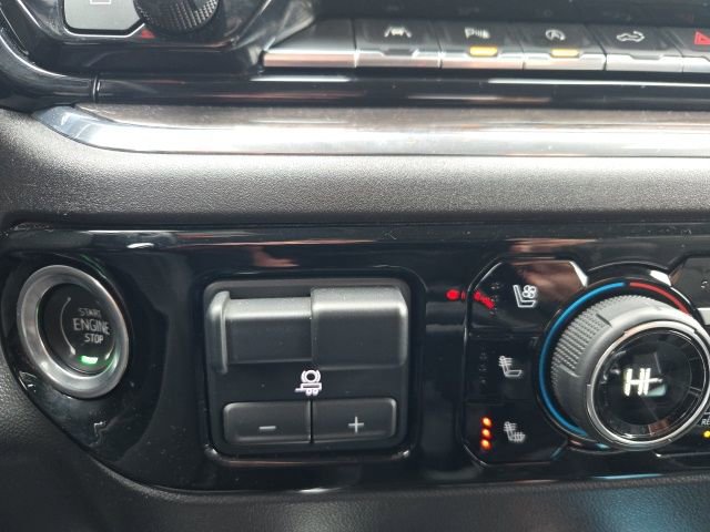 Used 2022 Chevrolet Silverado 1500 LTZ image 32