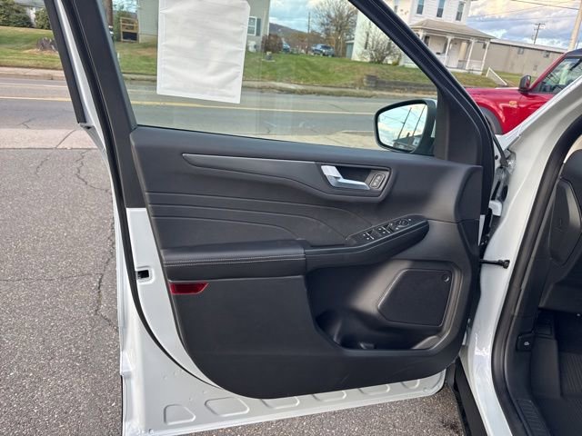 New 2026 Ford Escape SE FWD image 14